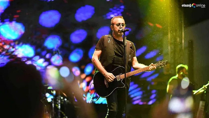 Haluk Levent, konser alanındaki pamuk şekerlerini aldı