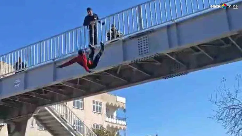 İtfaiyenin kurduğu havalı atlama minderi, hayatta tuttu