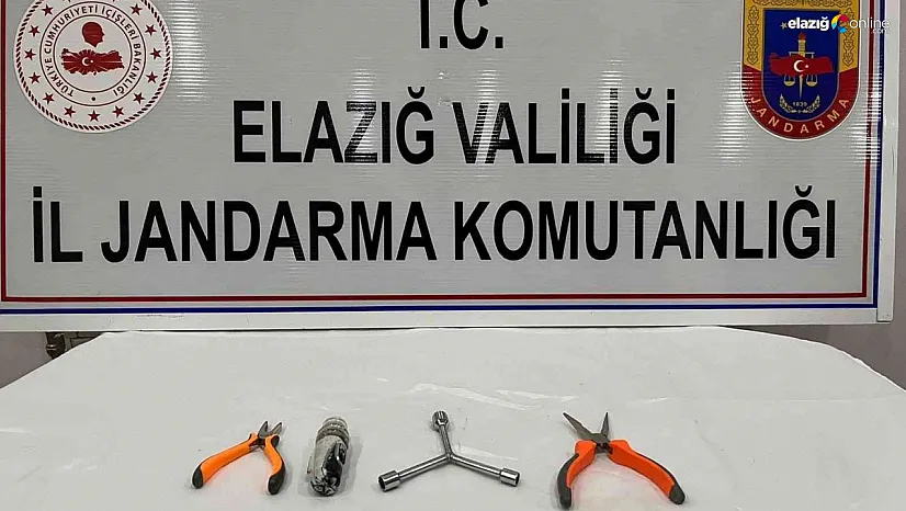 Kablo çalarken jandarma ekiplerine suçüstü yakalandı
