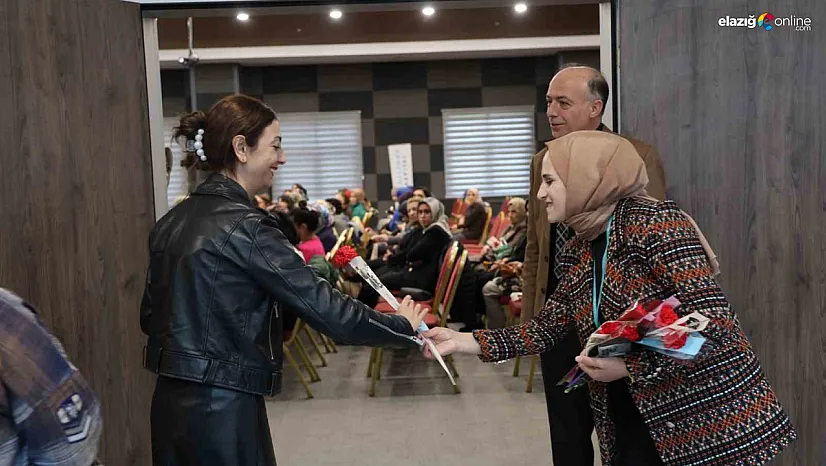 Elazığ'da Anneler Günü'nde Kadınlara Sağlık Semineri ve Karanfil Sürprizi!