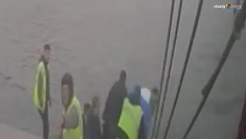 Ölüme atladı, yolcu ve görevliler son anda kurtardı