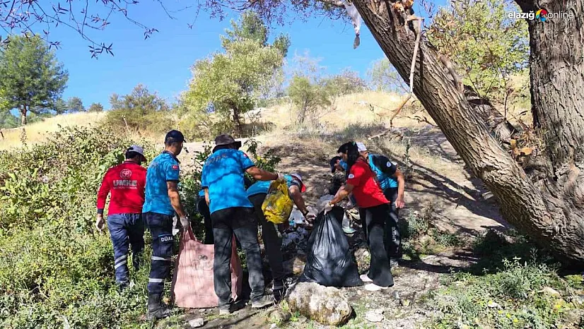UMKE kampında ilk müdahale doğaya yapıldı: Çöpler toplandı, doğa nefes aldı