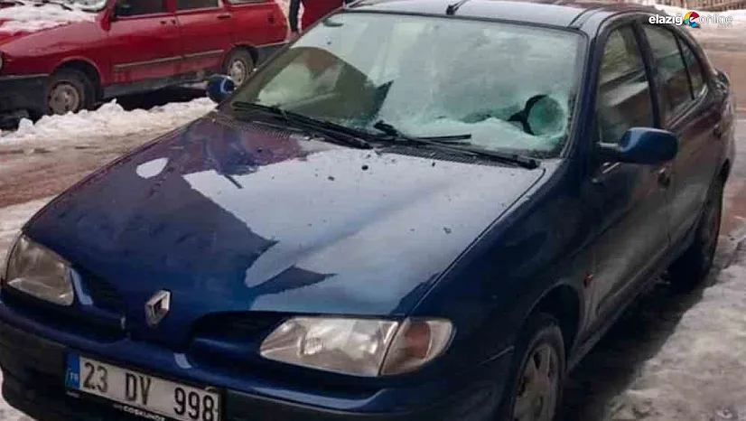 Buz kütlesi değil sanki kaya! Dev sarkıt aracın camına düştü!