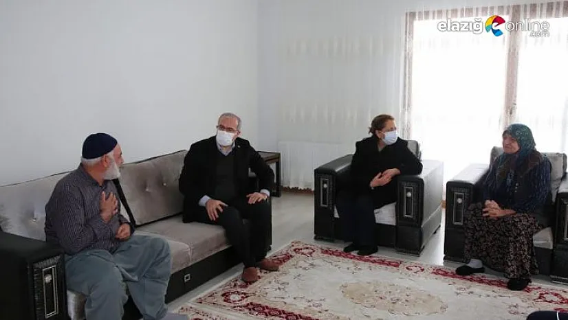 Vali Toraman depremde yakınlarını kaybeden aileleri unutmadı