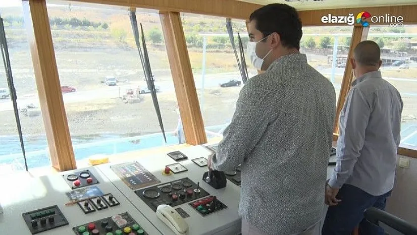 Belediye Başkanı Alan Elazığ-Tunceli arasında feribotla yolcu taşıdı