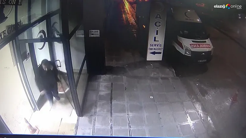Deprem anında vatandaşların kaçışması güvenlik kameralarına böyle yansıdı