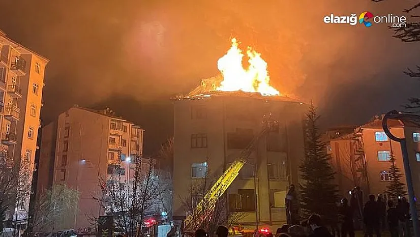 Elazığ'da geceyi gündüze çeviren çatı yangını korkuttu