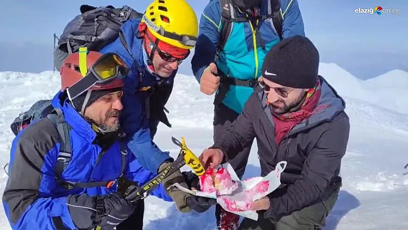 Zirvede sürpriz doğum günü
