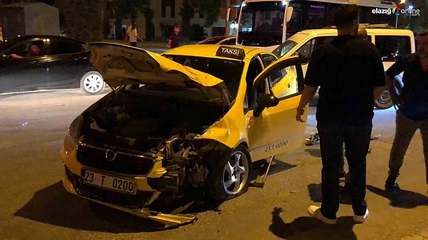 Elazığ'da Ticari Taksi ile Otomobil Kafa Kafaya Çarpıştı!
