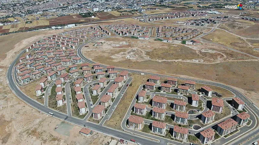 Elazığ'da Evler Teslim Ediliyor: 2020 ve 2023 Depremlerinin Yaraları Sarılıyor!