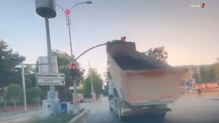 Damperi Açık Kamyon Trafik Işıklarına Çarptı!
