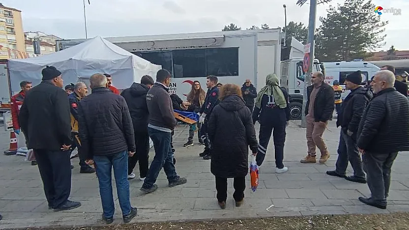 Elazığ'ın kalbinde bıçaklı kavga: Doktordan 'Hızır' gibi müdahale!