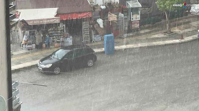 Elazığ'da Sağanak ve Dolu Yağışı Hayatı Felç Etti: Sokaklar Göle Döndü!