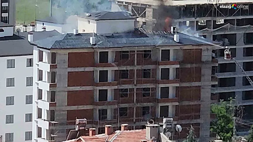 Elazığ Abdullahpaşa'da Yangın Paniği: Çatı Alev Alev Yandı!