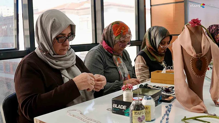 Elazığlı kadınların elinde 'iğne oyası' yeniden hayat buluyor