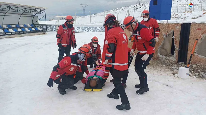 Sadece sınıfta değil enkazda da görevdeler: MEB AKUB artık resmi kurtarıcı!