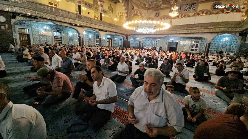 Elazığ'da Mevlid Kandili Coşkusu: Binlerce Vatandaş Dualarla Buluştu!
