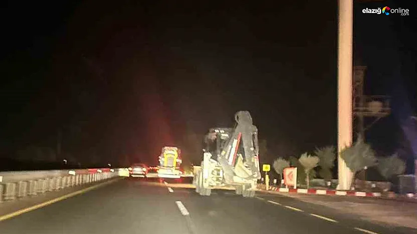 Kazaya Davetiye Çıkaran Anlar! Elazığ'da Kepçe Trafikte Işıksız Yakalandı!
