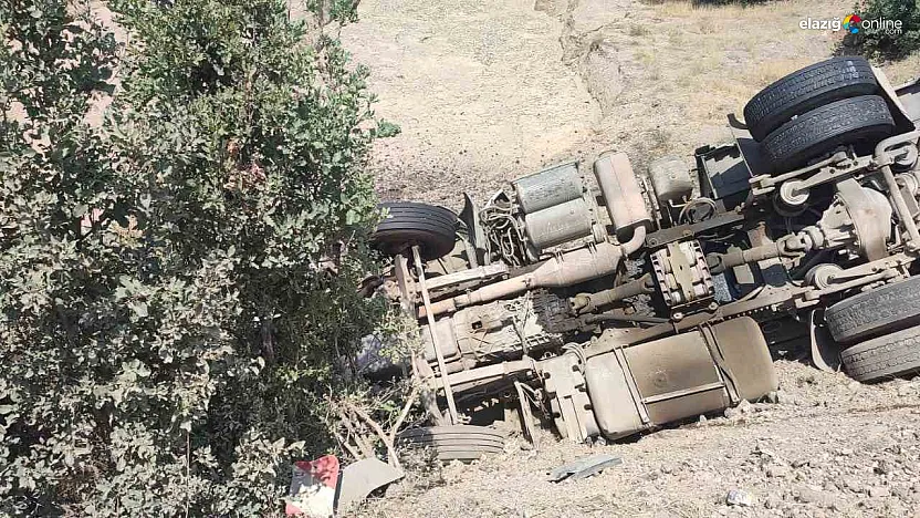 Baskil'de Trafik Kazası: Tır Şarampole Uçtu!