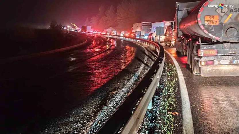 Elazığ-Diyarbakır Karayolunda Tır Devrildi, Karayolu Saatlerce Kapalı Kaldı!