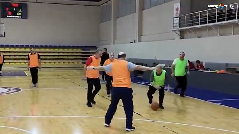 Elazığ'da protokol parkeye çıktı: Siyaset ve bürokrasi basketbol sahasında buluştu