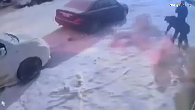 Elazığ'da kardan adamın başına gelenler pes dedirtti: Tekme yetmedi bir de kafa attılar