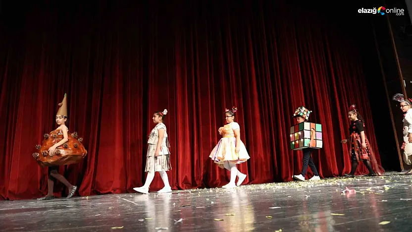 Kartonla Moda, Pet Şişeyle Stil! Elazığ'da Minik Yüreklerden Geri Dönüşüm Defilesi!