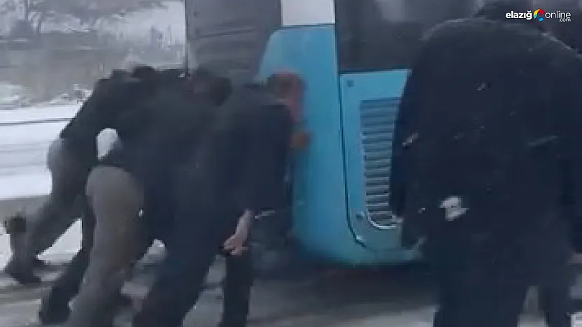 Palu'da imece usulü kurtarma: Otobüs saplandı, vatandaş çıkardı!