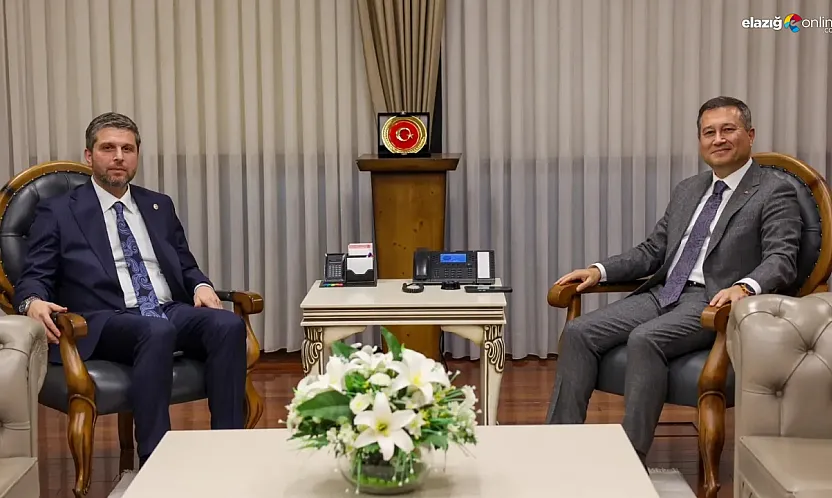 Nazırlı'nın Ankara mesaisi sürüyor: Elazığlı Genel Müdürden Nazırlı'ya imzalı hediye