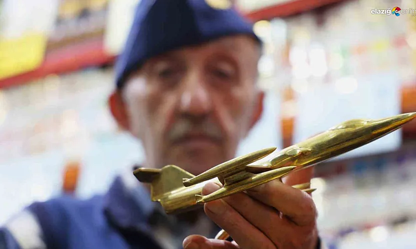 İş yerini havacılık müzesine çevirdi: İşte Elazığlı Demirbaş'ın 300 maketlik dünyası