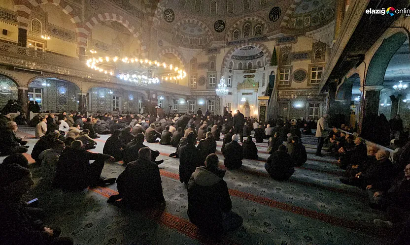 Dillerde dua, gönüllerde huzur: Elazığ camilerinde Berat Gecesi yoğunluğu