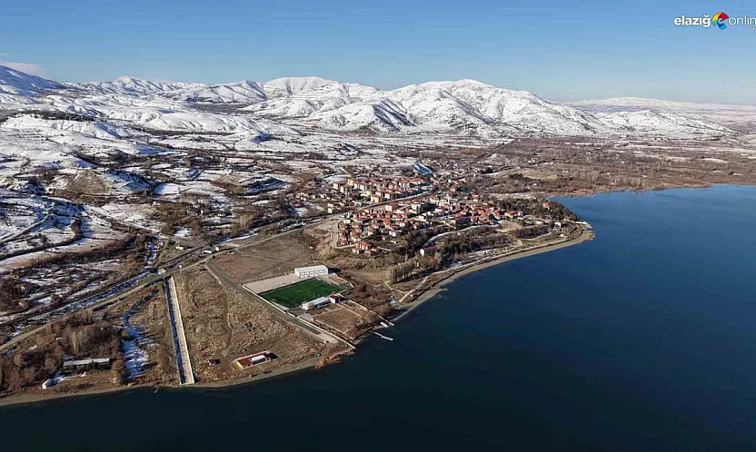 Elazığ beyaz gelinliğini giydi: İşte Harput'tan Hazar Gölü'ne kar manzaraları