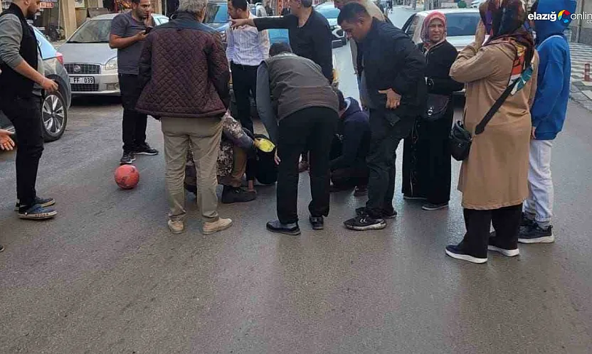 Elazığ'da Yolun Karşısına Geçen Çocuğa Otomobil Çarptı!