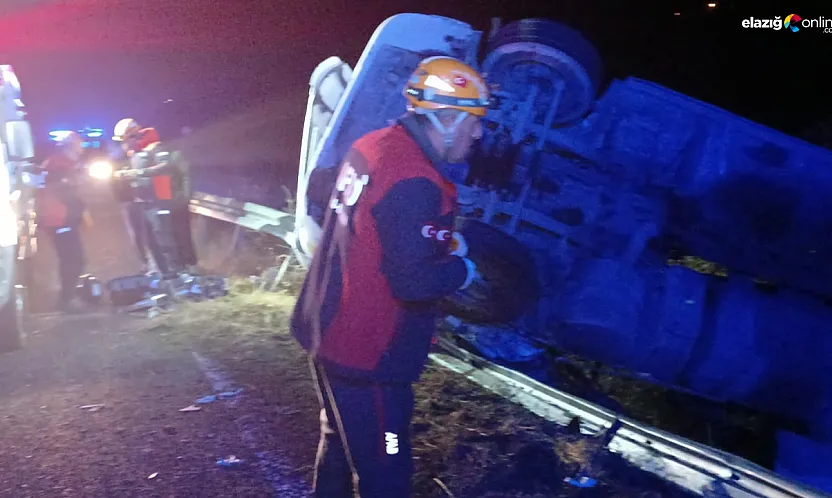 Elazığ'da Trafik Kazası: Kamyon Devrildi, Sürücü Güçlükle Kurtarıldı!
