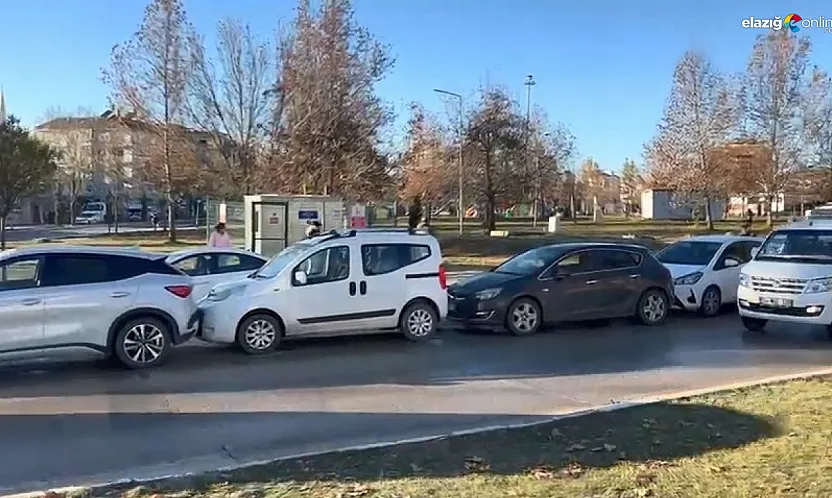 Elazığ'da 6 araç birbirine girdi, yaralı yok