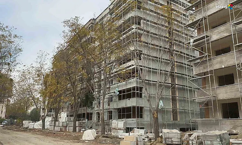 Elazığ'da Feci Kaza! İnşaattan Düşen İşçi Ağır Yaralandı!