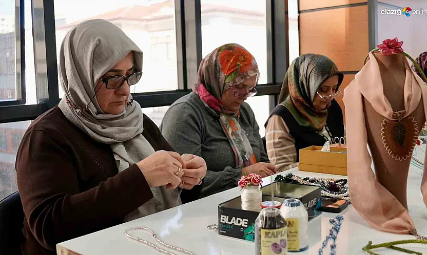 Elazığlı kadınların elinde 'iğne oyası' yeniden hayat buluyor