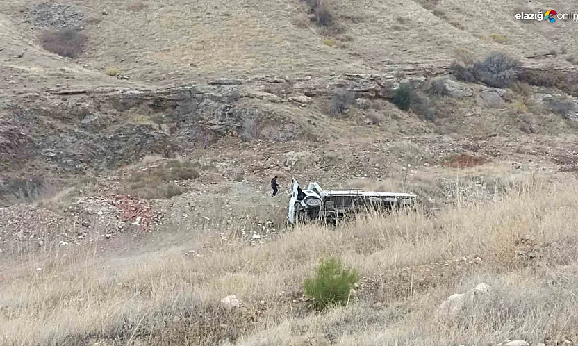 Keban-Ağın Yolunda Kamyon Şarampole Devrildi: Sürücü Yaralandı!