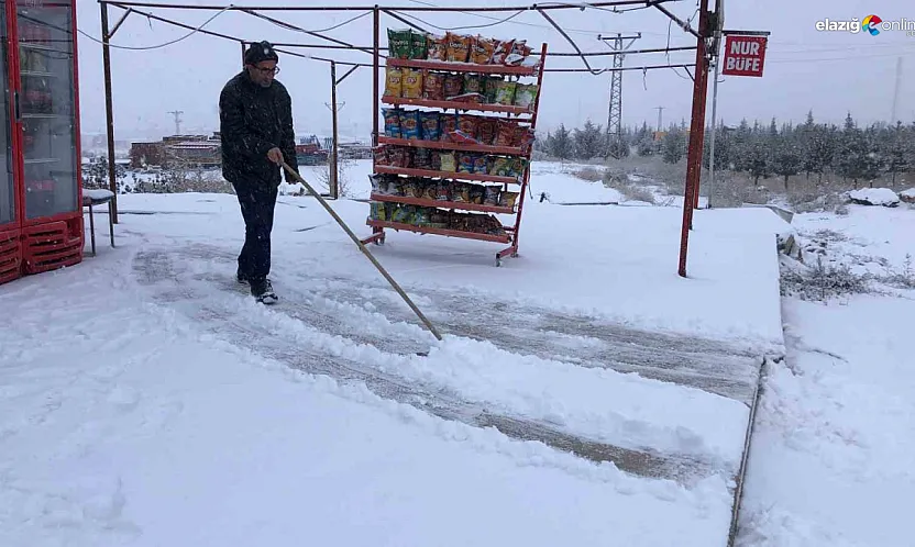 Meteoroloji uyardı, kar bastırdı: Elazığ sokaklarında zorlu sabah