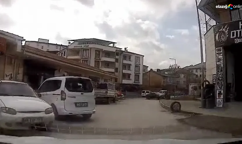 Trafoya çarpan otomobilden kıl payı kurtuldu! O anlar kameraya yansıdı