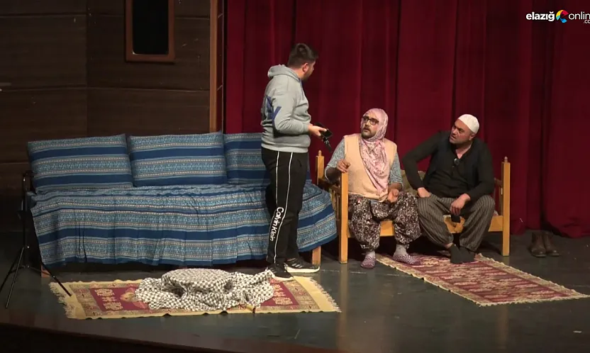 Elazığ'da Kültür ve Sanat Rüzgarı: Sanatseverler 'Bedogiller' ile Eğlendi!