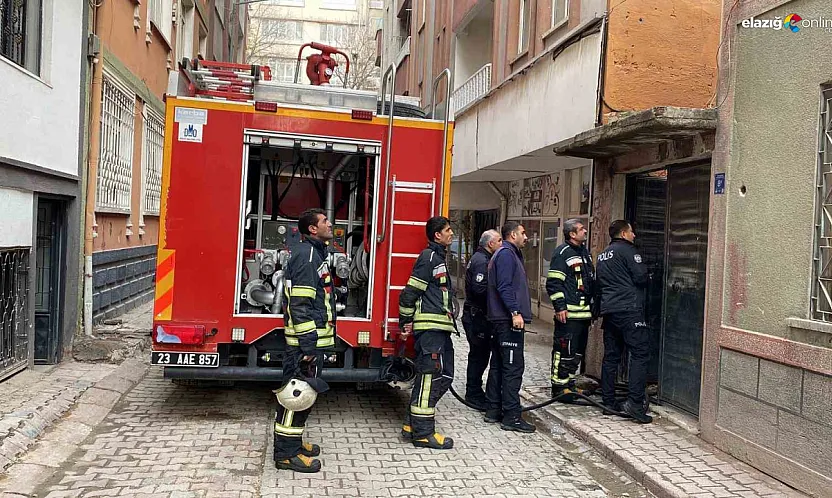Elazığ'da metruk binada yangın paniği