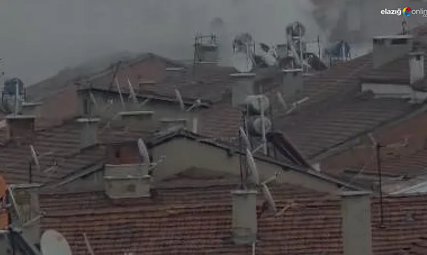 Rızaiye'de metruk binada yangın paniği