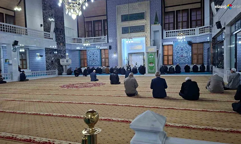Elazığ İl Müftülüğü'nden Sabah Namazı Etkinliği: Katılımcılara Sıcak Çorba İkramı
