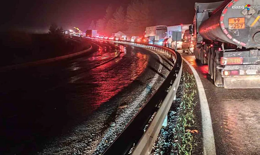 Elazığ-Diyarbakır Karayolunda Tır Devrildi, Karayolu Saatlerce Kapalı Kaldı!