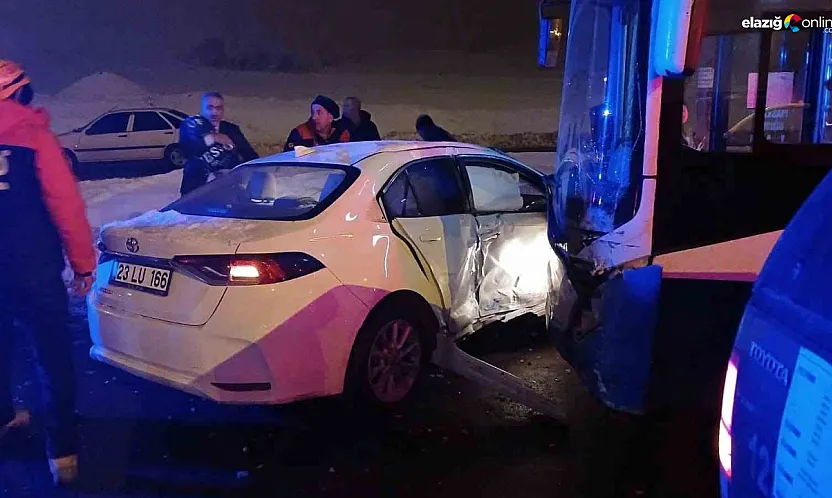 Elazığ'da korkutan akşam: Ekipler sürücüyü hurda yığınından çıkardı