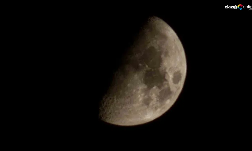Elazığ'da Geceyi Renklendiren Yarım Ay Hayran Bıraktı!