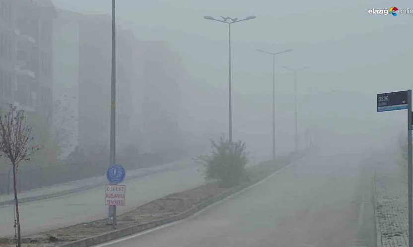 Elazığ'da yoğun sis sürücüleri zorladı: görüş mesafesi yer yer 5 metreye düştü