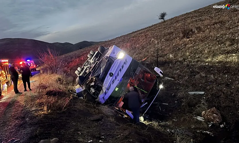 Elazığ Firmasına Ait Otobüs Afyonkarahisar'da Devrildi: 2 Ölü, 21 Yaralı!