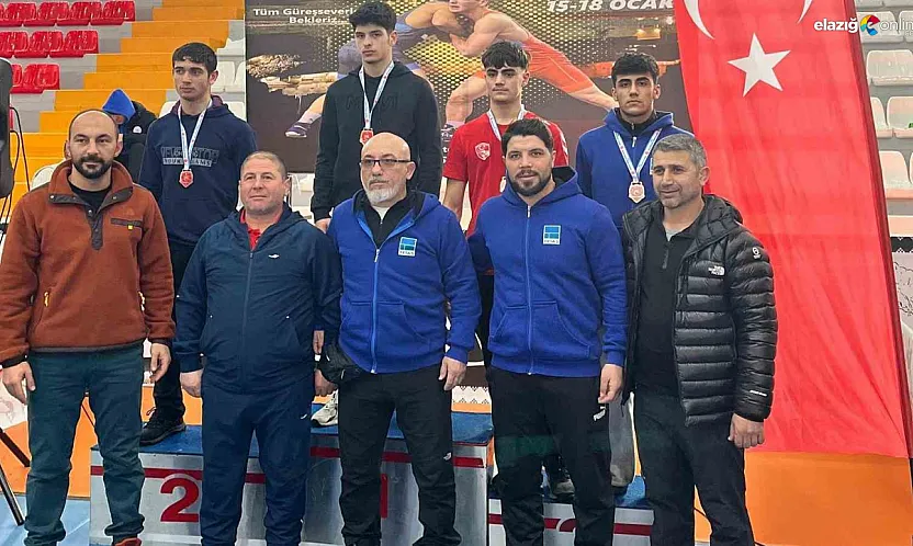 Kars'ta Elazığ rüzgarı: 3 genç güreşçi devler liginde